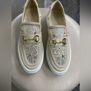 J slide sneakers